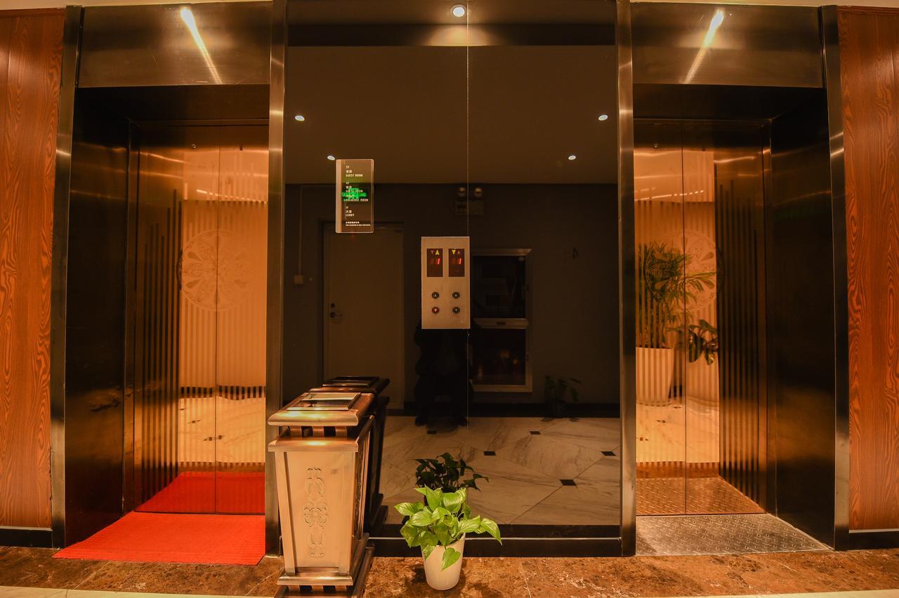 Metropolo,Shanghai,Hongqiao Airport,Wuzhong Road 外观 照片